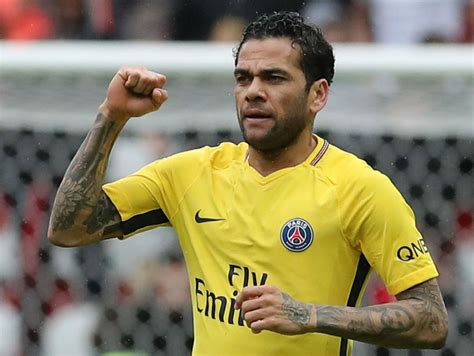 He is one of famous athlete with the age 38 years old group. Daniel Alves está fora da Copa do Mundo | TEMPO REAL