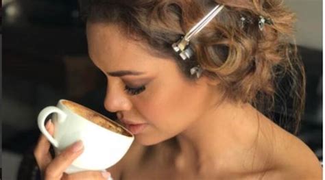 baadshaho actor esha gupta shows why she is the very definition of seduction in this new photo