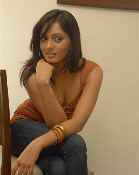 telugu actress hot photos actress parvathi vaze sexy cleavage show