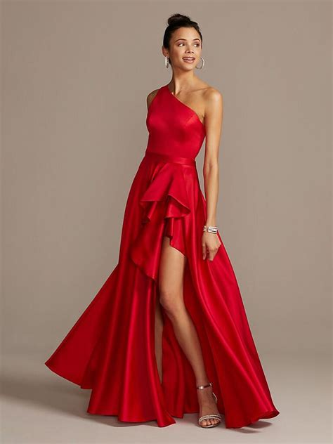 Red Wedding Dresses That Are Showstopping And Shoppable