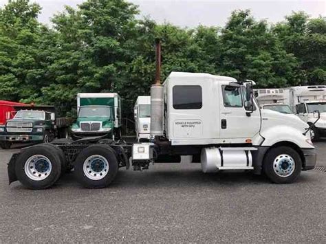 International Prostar 2013 Sleeper Semi Trucks