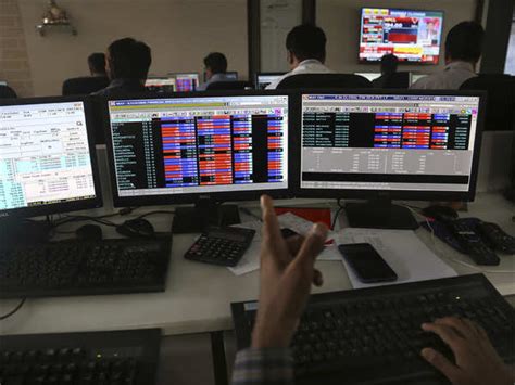 Sensex Today Live Stock Market Sensex Drops 300 Pts Nifty50 Below 10 600 Ril It Stocks Top