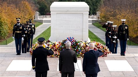Biden Honors Soldiers At Tomb Of The Unknowns On Veterans Day The New York Times