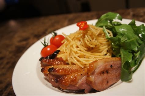 Bring a large pot of salted water to a boil. Say My Kitchen: Herbal Smoked Duck Aglio Olio