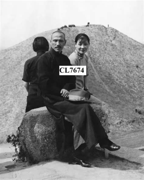 Chiang Kai Shek With His Wife Soong Mei Ling Pose For A Portrait Photo 10 99 Picclick