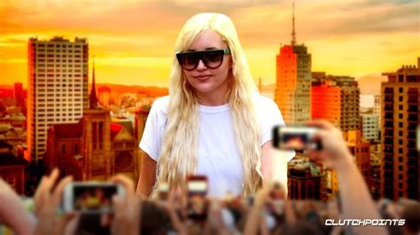 Amanda Bynes Calls 911 On Herself After Roaming Streets Naked