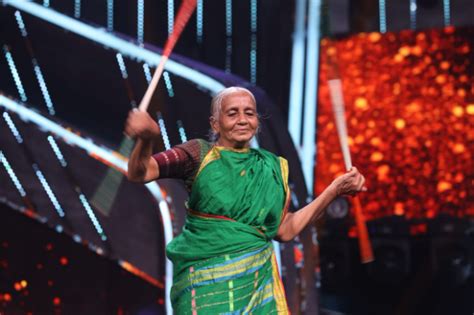 Indian Idol 2020 Neha Kakkar Gives Rs 1 Lakh To Shantabai Pawar Aka “super Aaji” 2020