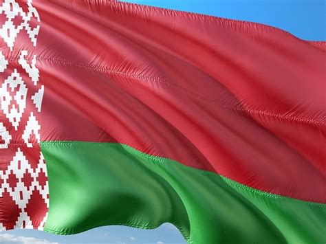 Está conformada por los colores rojo y verde. Bielorrusia bandera - IP | Iberian Press®