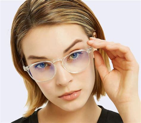 2021年最适合保护眼睛的蓝光眼镜——鲍勃·维拉亚博老虎机网页版 Yabet333亚博网站官网亚搏娱乐 官方网站