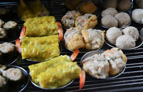 Great stop for char siu pao and some eye candy (9 tips) best items here (to me) are the lo mai kai and siew mai. (4 tips) 13 Places Where You Can Eat Amazing Dim Sum In KL And Selangor