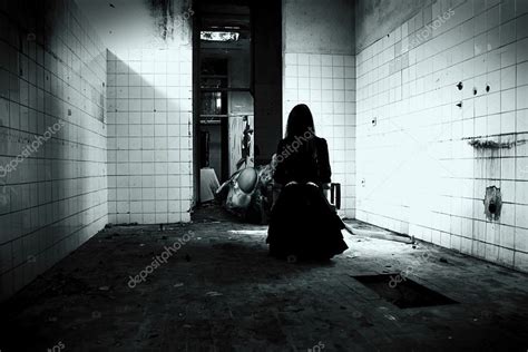 Horror Scene Of A Scary Woman — Stock Photo © Lariotus 39725859