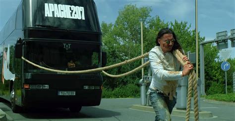 Volkan yaman ist ein deutscher rapper aus ludwigshafen, der professionell als apache 207 bekannt ist. Apache 207 ist „Unterwegs" und kündigt Tour für 2021 in ...
