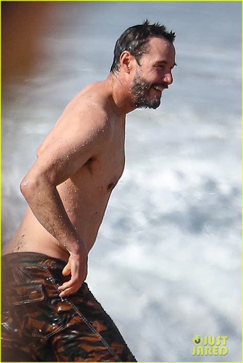 Keanu Reeves Looks Fit Shirtless At The Beach In Malibu Photo 4514879 Keanu Reeves Shirtless