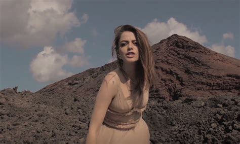 Annalisa scarrone (savona, 5 agosto 1985), nota semplicemente come annalisa, è una cantautrice italiana. Annalisa: "Il mondo prima di te", video ufficiale e testo ...