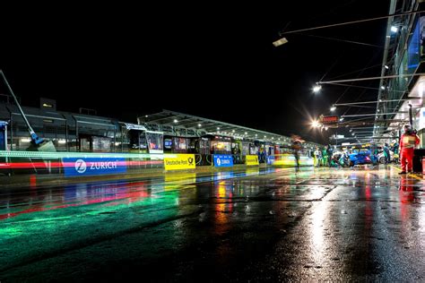 Nach sechs stunden wurde das rennen wegen der wetterkapriolen aus sicherheitsgründen gestoppt. ADAC TOTAL 24h-Rennen - Nürburgring