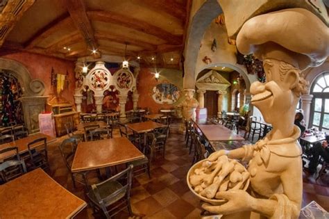 Top 10 Best Themed Disneyland Paris Restaurants - Disney Tourist Blog