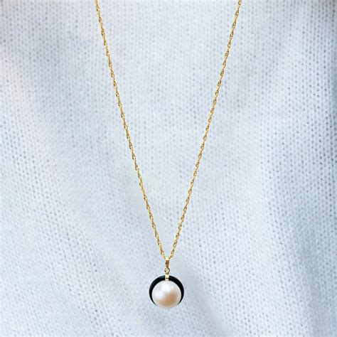 12mm Cultured Pearl And 16mm Black Onyx Bezel Set Pendant Necklace In