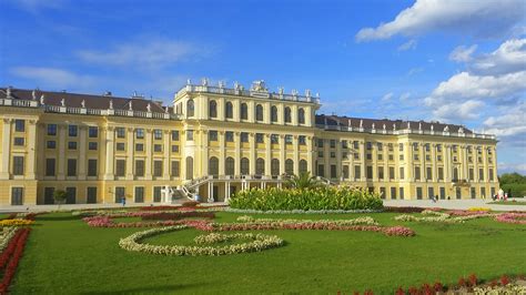 Die schloss schönbrunn suite wurde im frühjahr 2014 eröffnet und wird von den austria trend hotels betrieben. Schloss Schönbrunn für Reisegruppen mit einem Wiener ...