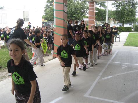 2010 Walk To School Day Auburndale Elementary School Kidz