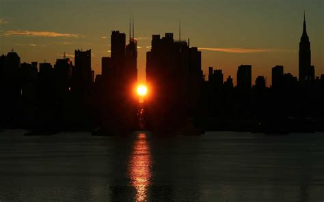 Manhattanhenge Is Back Heres When And Where You Can See Nycs Best