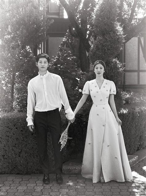 romantis ini foto resmi pernikahan song joong ki song hye kyo pernikahan pemotretan gaun