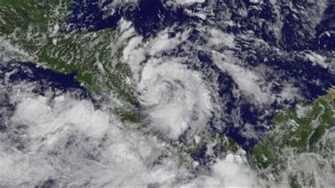 La presion central minima estimada es de 998 mb (29.47 pulgadas). La tormenta tropical Nate deja 3 muertos en Costa Rica