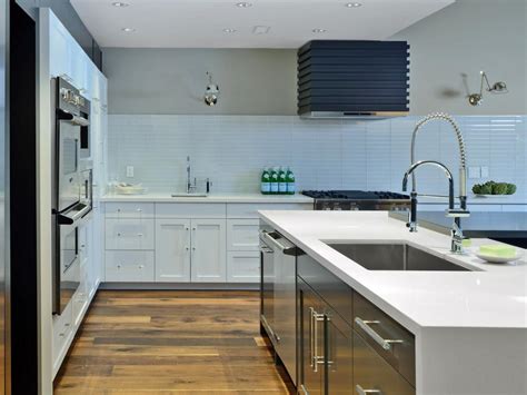 This option is perfect for indecisive homeowners. 15+ Design Ideas for Kitchens Without Upper Cabinets | HGTV