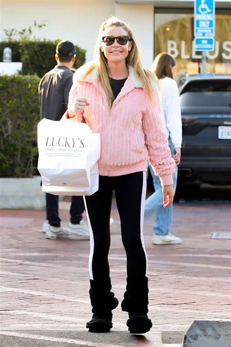 Denise Richards Grab Some Lunch To Go At Luckys In Malibu 01282023