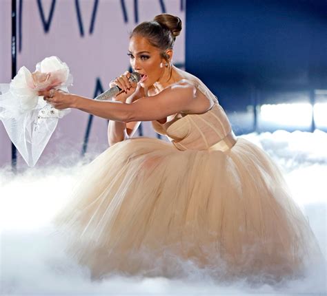 Jennifer Lopez Looks Like A Bride For Her Ama Performance As She Sings