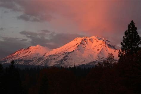 It's good energy, its beauty, the lakes and creeks in the area, the small population, the way people seem to love being outdoors, and love dogs. Mount Shasta Sunset | Mt. Shasta Sunset | SUNSETS ...