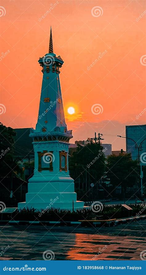 A Sunset In Tugu Yogyakarta Stock Photo Image Of Dusk Morning 183958668