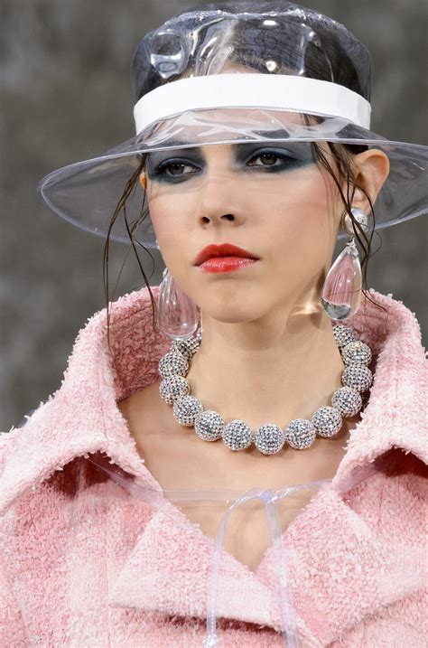 Chanel Spring 2018 Fashion Show Details - The Impression