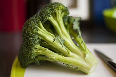 ¾ imperial cup of chopped broccoli = 140 grams of chopped broccoli. How to Know If Broccoli Has Gone Bad | Cooking fresh ...