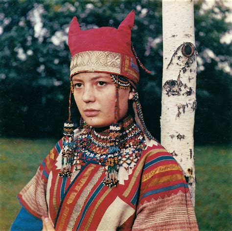 Ethnic Costumes of Russia in Gorgeous Color Photos ...