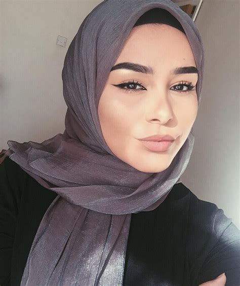 hijab panosundaki pin