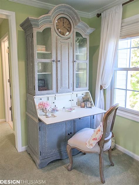 Place lighting at the face height when planning out your makeup table. Dressing Table Ideas: Why I Use a Writing Desk as a ...