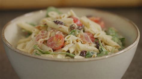 Koude pastasalade met spek en feta