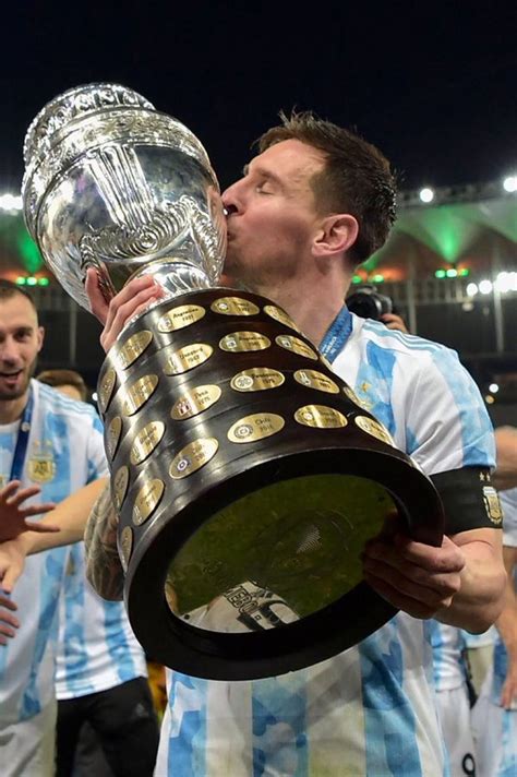 Lionel Messi Lifts The 2021 Copa America Trophy As Argentina Defeats Brazil Photos Video