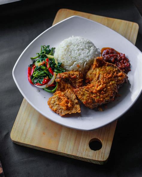 Sambal cabe ijo juga populer di jakarta dan sekitarnya. Ayam Penyet Medan Enak | alpermata.com