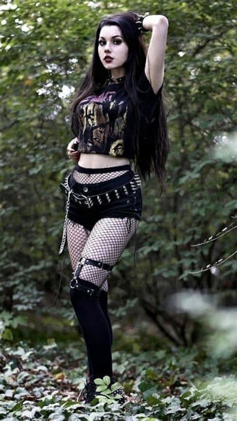 beautiful goth girl ♥ sexy goth beauty ♥ latest hot goth fashion goth girls sexy punk girls