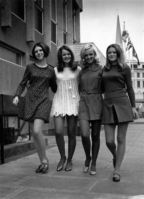 Heres How The Miniskirt Has Transformed Since The 1960s Kjole Pige