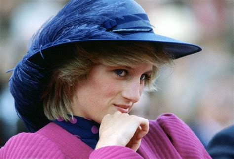 Kamery dokładnie zarejestrowały moment, w którym księżna diana siada przy fortepianie. Księżna Diana - „The Crown": kto zagra księżną Dianę w ...