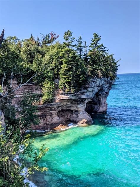 Where To Stay In Pictured Rocks — The Best Hotels 2023 Veggies Abroad