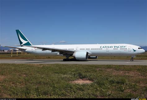 B Kpm Cathay Pacific Boeing 777 300er At Milan Malpensa Photo Id