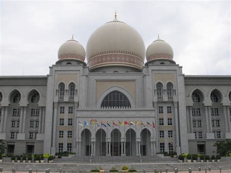 Kuala lumpur high court mekanında fotoğrafları, tavsiyeleri, benzeri mekanları, kampanyaları ve daha fazlasını gör. Progressive Scottish Muslims : Malaysia appoints 1st ...