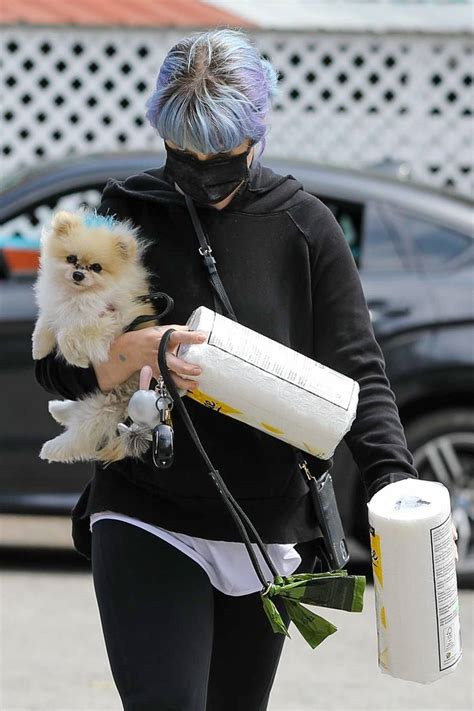 kelly osbourne spotted with her pooch in los angeles 08 gotceleb