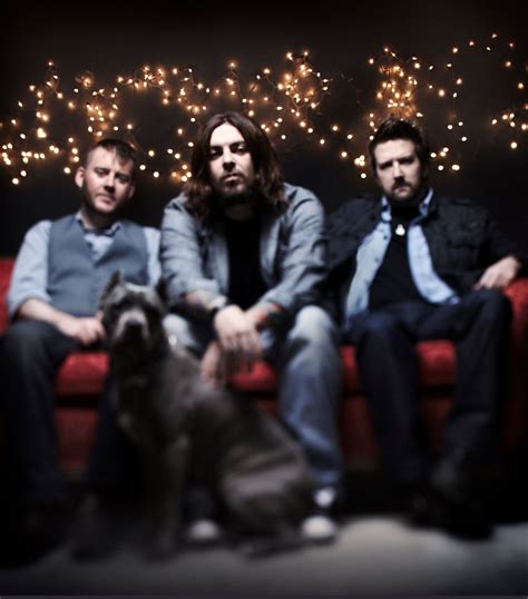 #tonight #seether #holding onto strings better left to fray #shaun morgan #tonight seether #music #365 days of music. Seether : Nouvel album et single : Bloody Blackbird