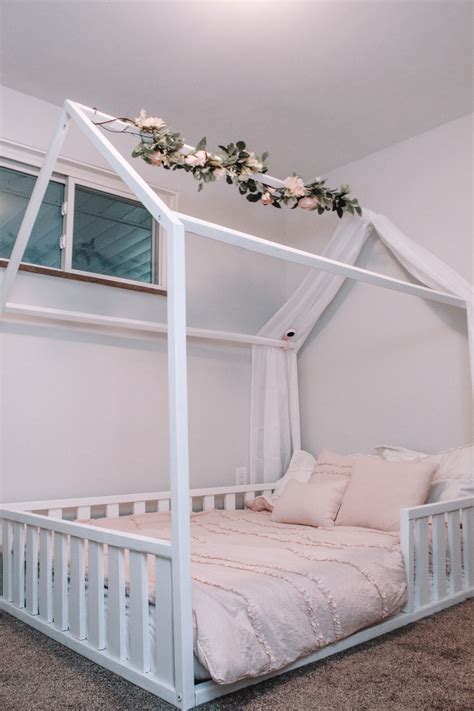They are just two twin beds stacked on top of each other. Pin by Britt Domanski on DIY (With images) | Toddler house ...