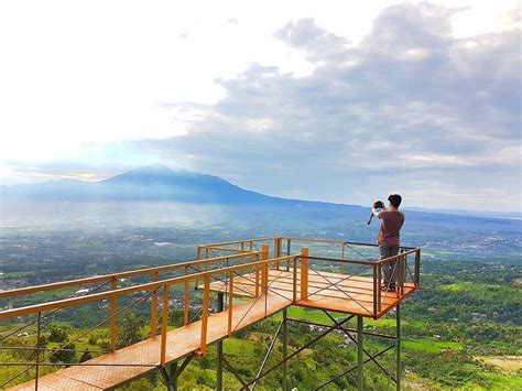 Namun, nyatanya tempat wisata di bogor paling hits bukan cuma di kawasan puncak saja, lho. Yuk Intip, 10 Spot Wisata Alam di Bogor yang Instagramable ...