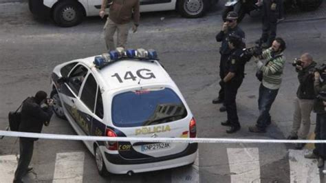 La Policía Evita Un Suicidio En Madrid Agarrando Al Hombre Antes De Que